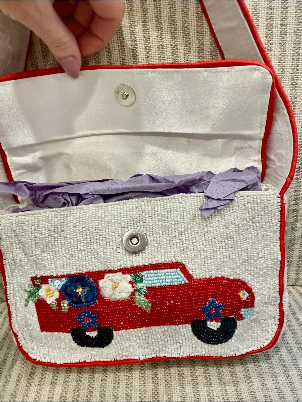 New Release July 4th Red American Flag Beaded Floral Truck Shoulder Bag - Picture 4 of 6